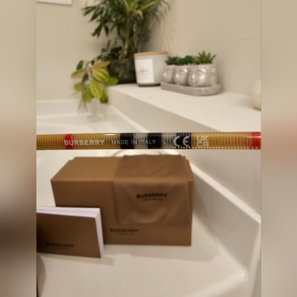 Burberry Tan and Black Sunglasses - Picture 4 of 7